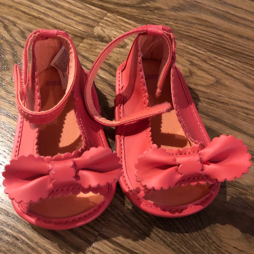 Peep toe soft sole shoe